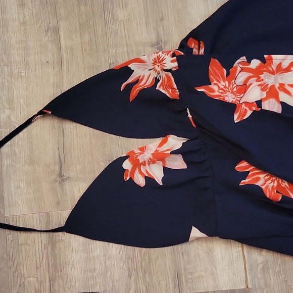 Simplee l Dress l brand: Simplee l navy l floral l Size XS l red blue floral - Picture 6 of 9